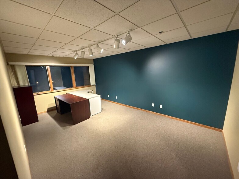 More Photos Of 5930 Seminole Centre Ct, Madison Office For Lease