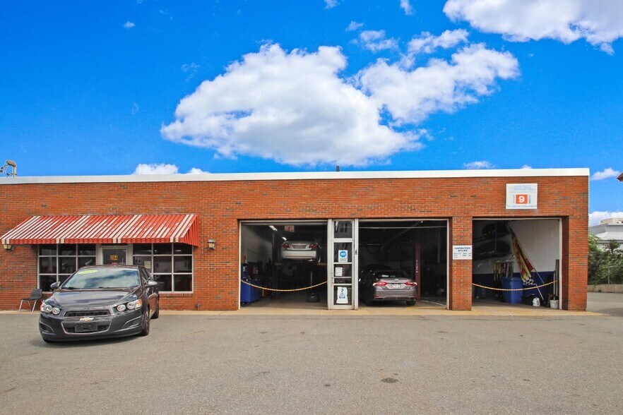 More Photos Of 284 S Broadway, Lawrence Auto Dealership For Sale