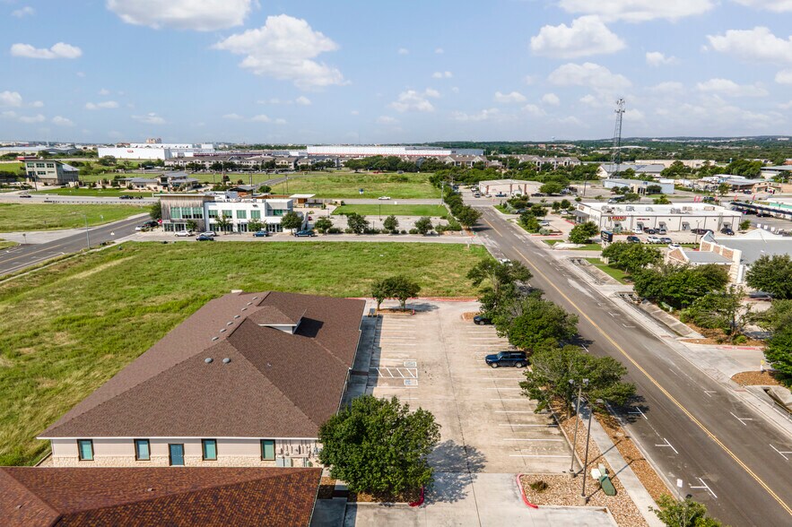 More Photos Of 1921 Corporate Dr, San Marcos Office For Lease