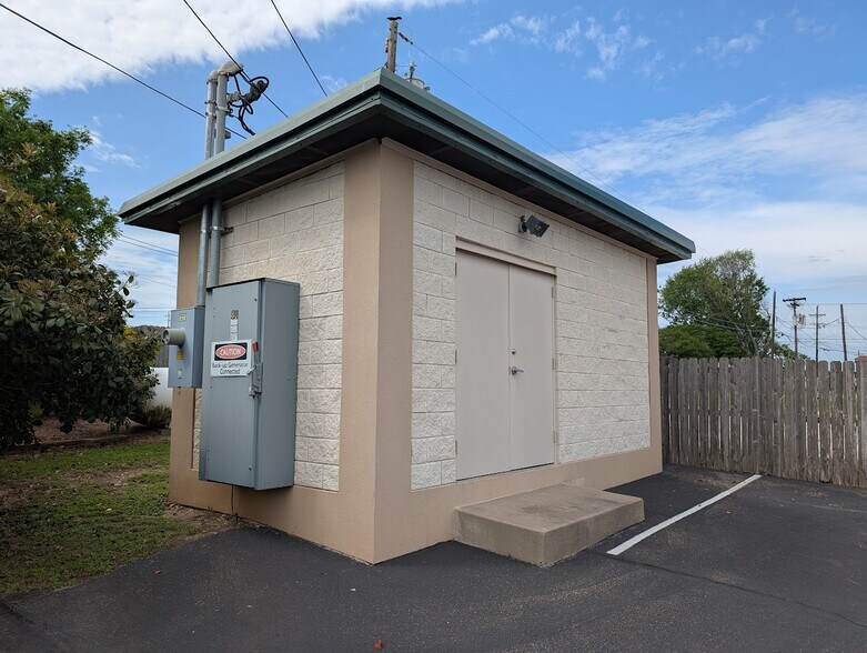 More Photos Of 6900 Sanger Ave, Waco Office For Sale