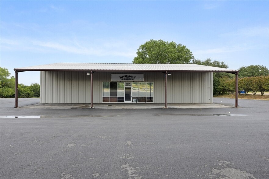 More Photos Of 1817 S Morgan St, Granbury Auto Dealership For Sale