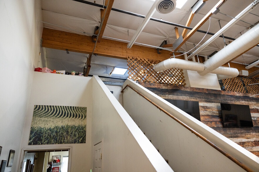 More Photos Of 1515 W Deer Valley Rd, Phoenix Warehouse For Sale