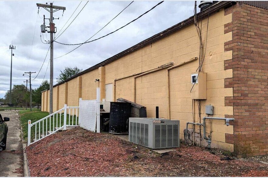 More Photos Of 220 E 5th St, Delavan Bowling Alley For Sale