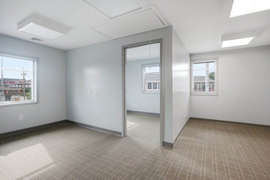 More Photos Of 319 Union Ave, Westbury Storefront For Lease