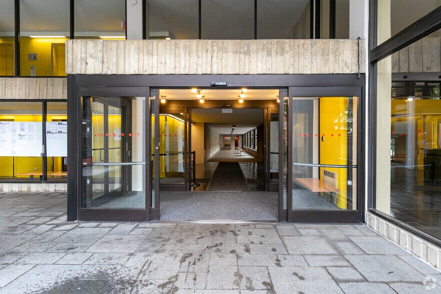 More Photos Of 521 Main St, Roosevelt Island Apartments For Lease