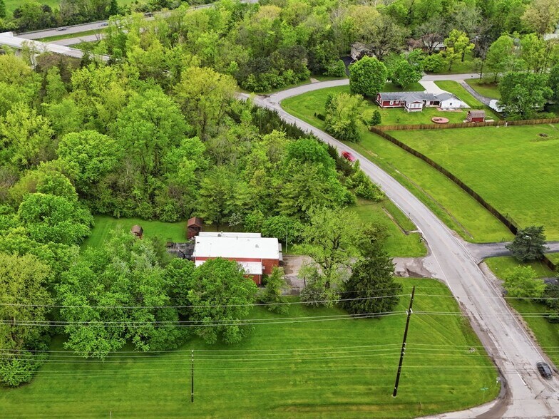 More Photos Of 7731 Traders Ln, Indianapolis Office For Sale