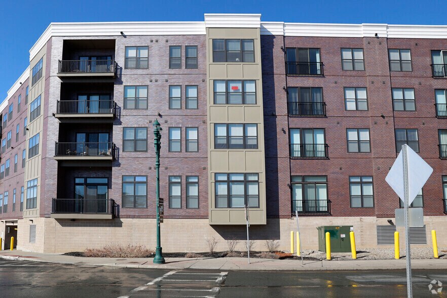 More Photos Of 240 State St, Schenectady Apartments For Lease
