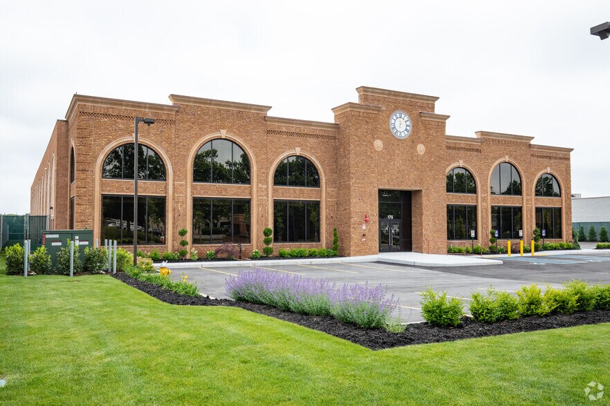 More Photos Of 175 Knickerbocker Ave, Bohemia Manufacturing For Lease