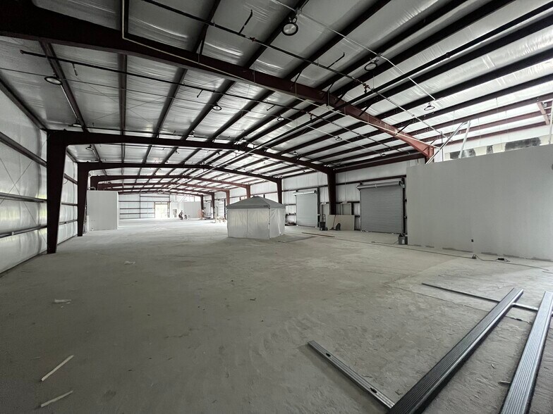 More Photos Of 2040 Apopka Blvd, Apopka Warehouse For Lease