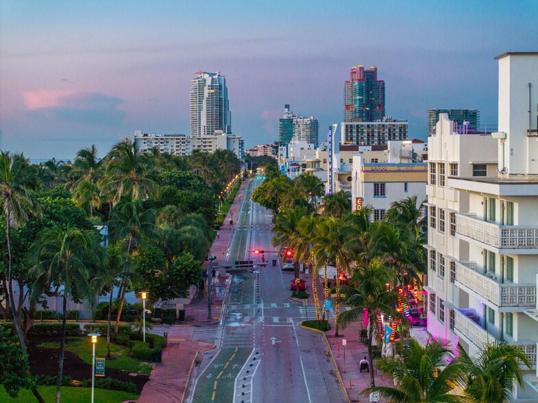 More Photos Of 124 11th St, Miami Beach Hotel For Sale