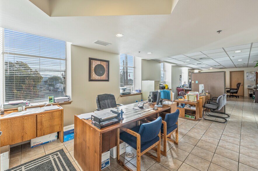 More Photos Of 300 S Okanogan Ave, Wenatchee Office For Sale