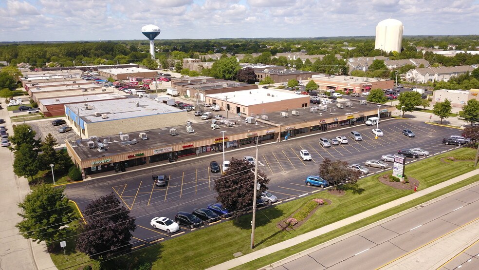 More Photos Of 678-700 Bonded Pky, Streamwood Light Distribution For Lease
