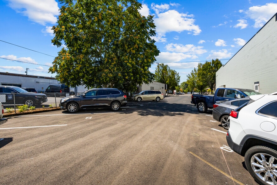 More Photos Of 920 Commercial St SE, Salem Restaurant For Sale