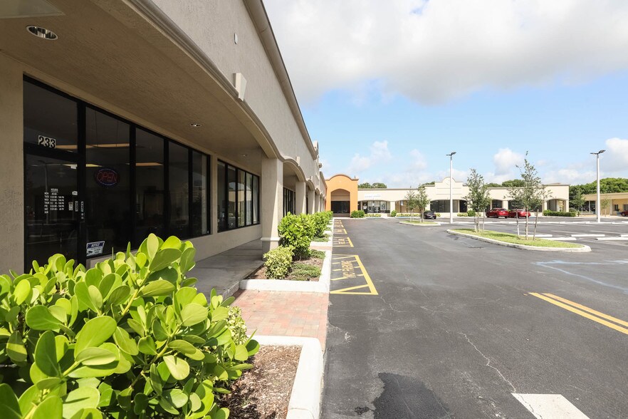 More Photos Of 201-233 S Federal Hwy, Pompano Beach Storefront For Lease