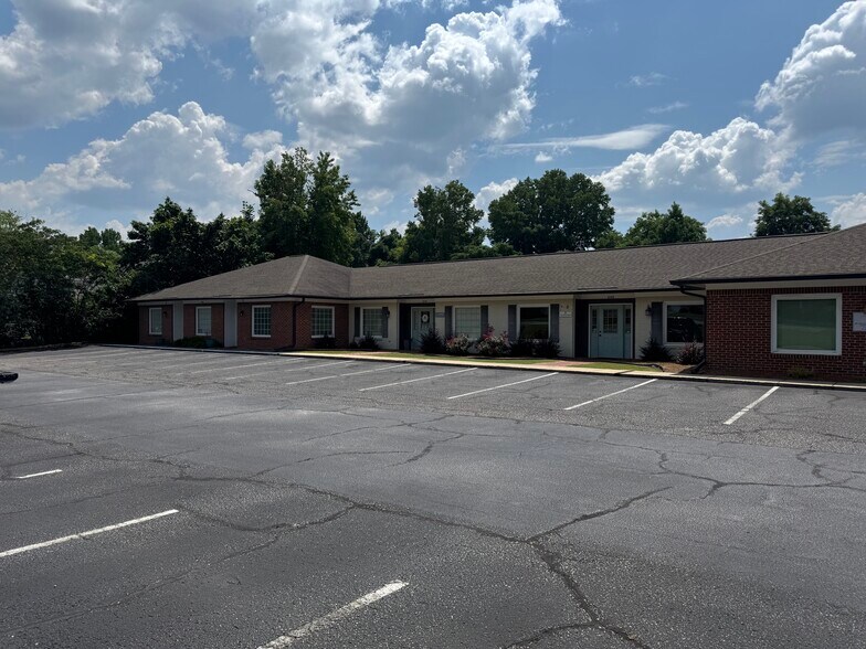 More Photos Of 2104-2112 Executive Park Dr, Opelika Office For Lease