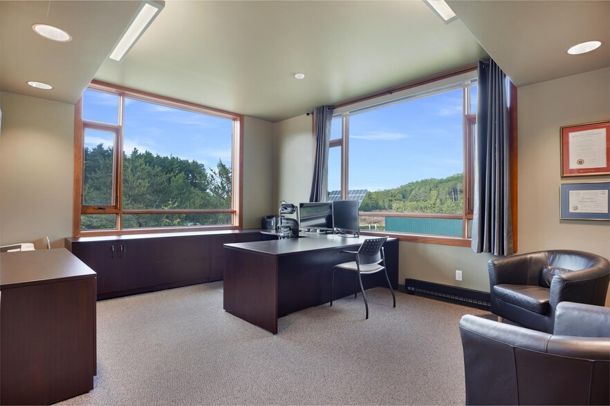 More Photos Of 13 Commerce Crt, Bancroft Office For Sale