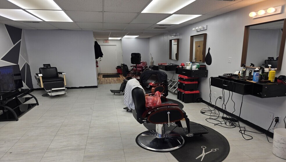 More Photos Of 2328-2338 E Washington St, Petersburg Freestanding For Sale