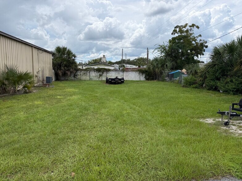 More Photos Of 2160 NE 31st Ave, Gainesville Industrial For Lease