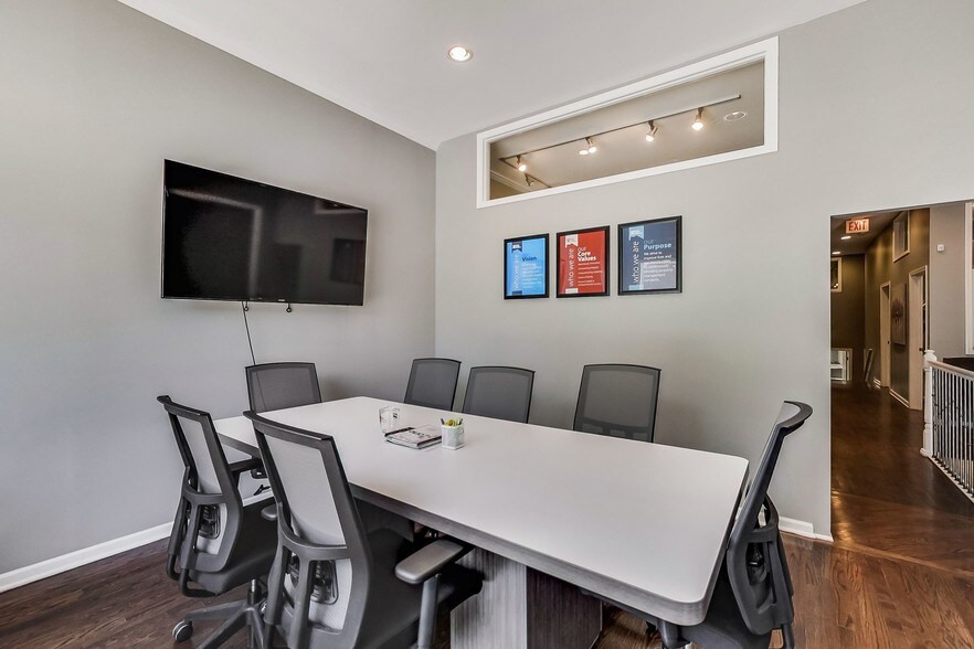 More Photos Of 2636 N Lincoln Ave, Chicago Apartments For Lease