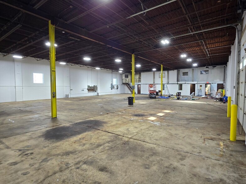 More Photos Of W146N5741 Enterprise Ave, Menomonee Falls Warehouse For Lease