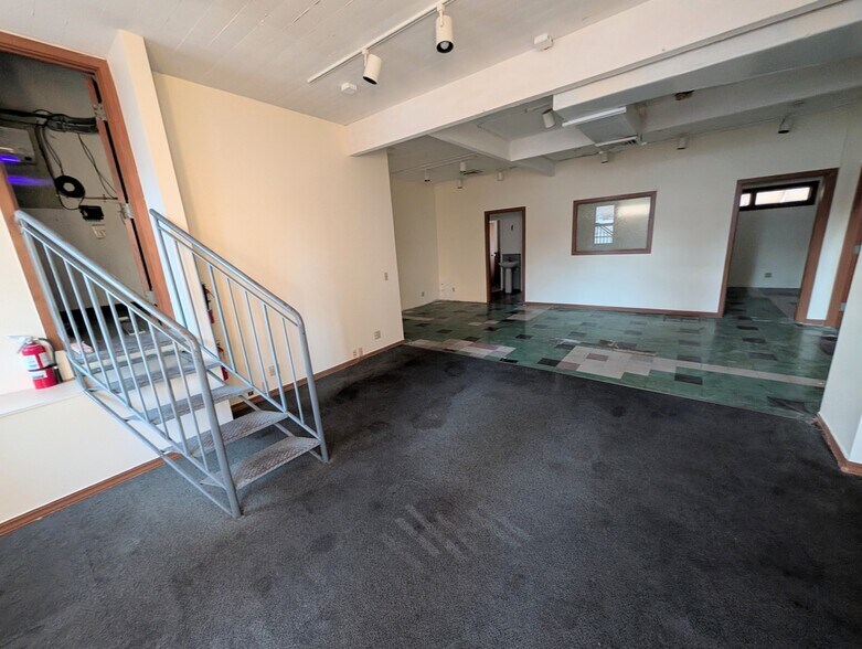 More Photos Of 894 Queen St, Honolulu Storefront Retail Office For Lease