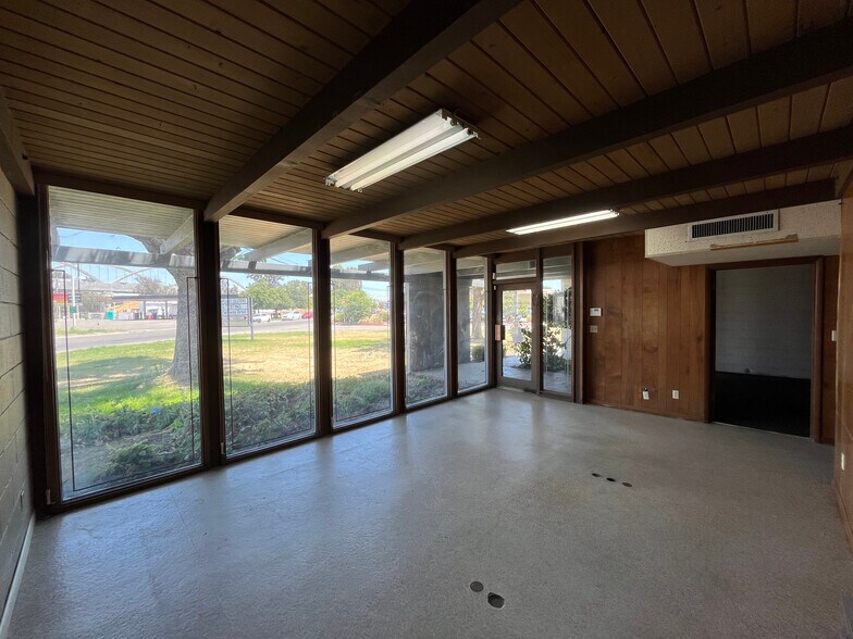 More Photos Of 3183 S Parkway Dr, Fresno Office For Lease