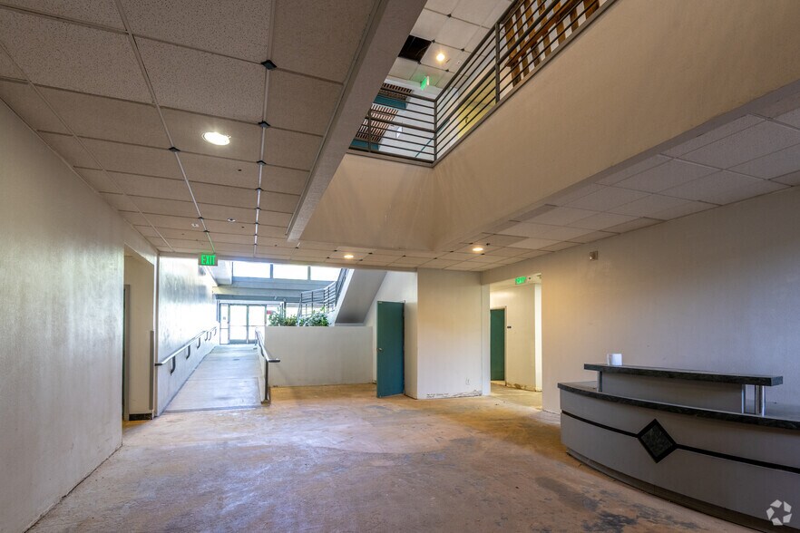 More Photos Of 4241 Williamsbourgh Dr, Sacramento Loft Creative Space For Sale