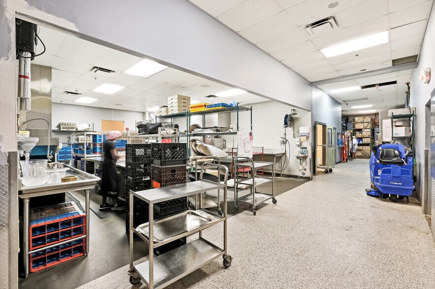 More Photos Of 4351 NE 12th Ter, Oakland Park Restaurant For Sale