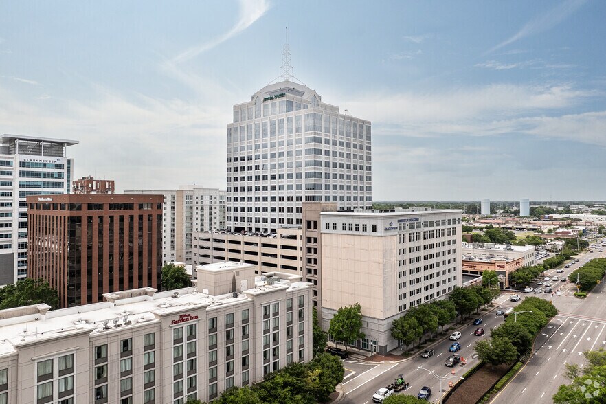 More Photos Of 222 Central Park Ave, Virginia Beach Office For Lease