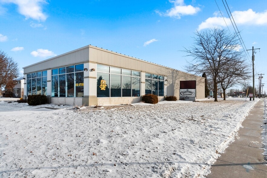 More Photos Of 3420 Dewey St, Manitowoc Freestanding For Lease