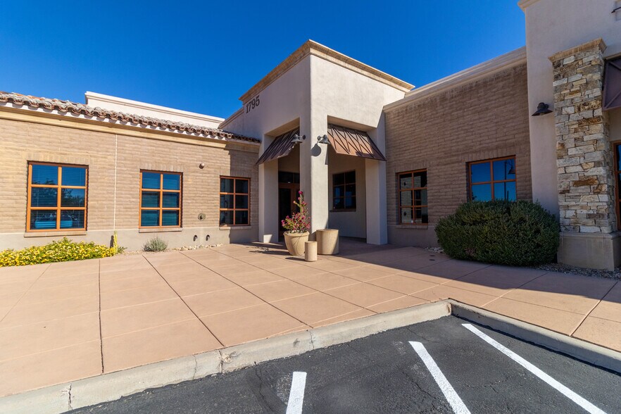 More Photos Of 1795 E Skyline Dr, Tucson Office For Lease