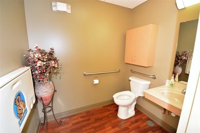 More Photos Of 7240 S US 231, Huntingburg Medical For Lease