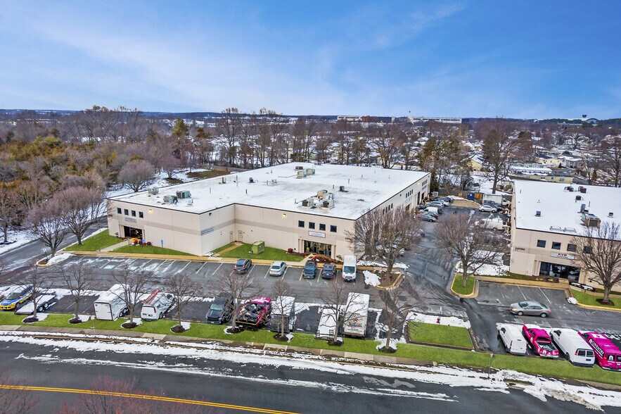 More Photos Of 14740 Flint Lee Rd, Chantilly Light Manufacturing For Lease