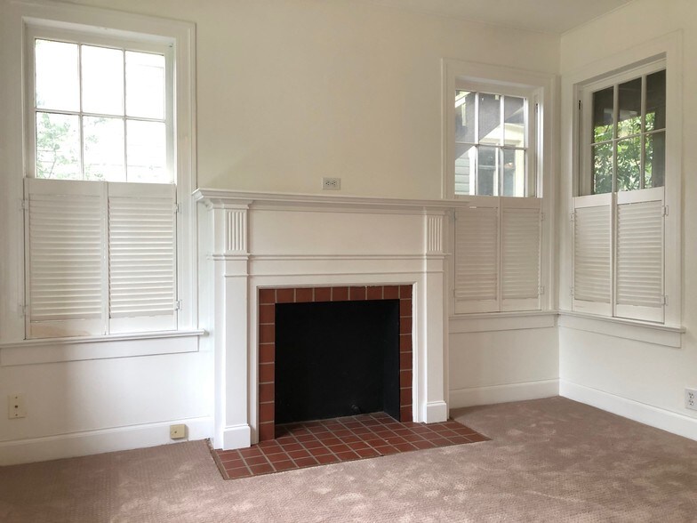 More Photos Of 603 W 14th St, Austin Office For Lease