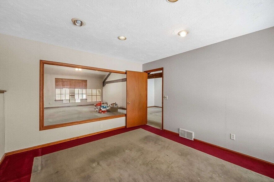 More Photos Of 412 E River St, Elyria Office For Sale