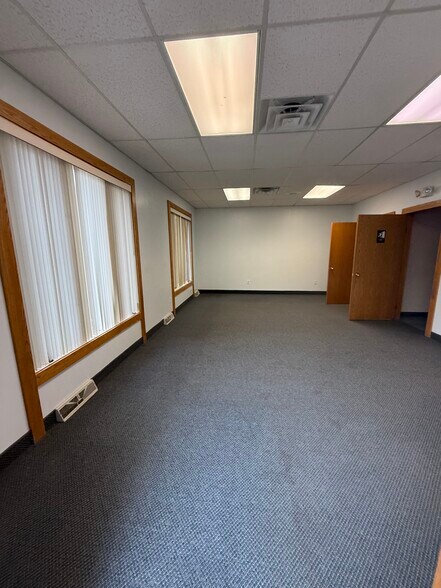 More Photos Of 1 Oxford Xing, New Hartford Medical For Lease