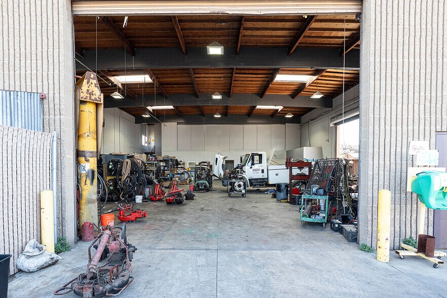 More Photos Of 1241 E Burnett St, Signal Hill Warehouse For Lease