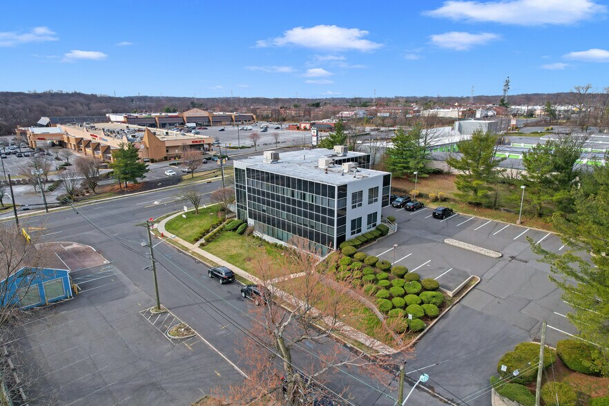 More Photos Of 1656 Oak Tree Rd, Edison Medical For Lease