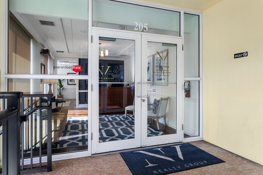 More Photos Of 11811 US Highway 1, North Palm Beach General Retail For Lease