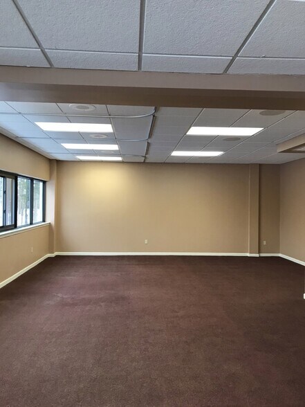 More Photos Of 225 Gordons Corner Rd, Manalapan Township Medical For Lease