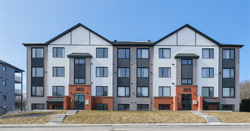 Primary Photo Of 365 Rue Adams E, Richmond Apartments For Sale