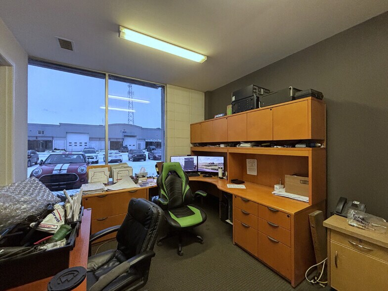 More Photos Of 4316 64 Av SE, Calgary Warehouse For Sale
