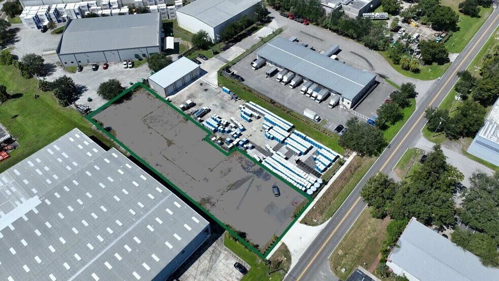 More Photos Of 1922 Tampa East Blvd, Tampa Warehouse For Lease