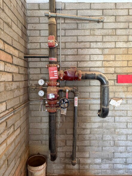 More Photos Of 3340 Fox Ave, Kingman Warehouse For Lease