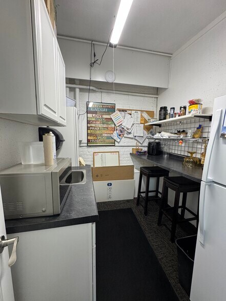 More Photos Of 223 E Main Ave, Bismarck Showroom For Sale