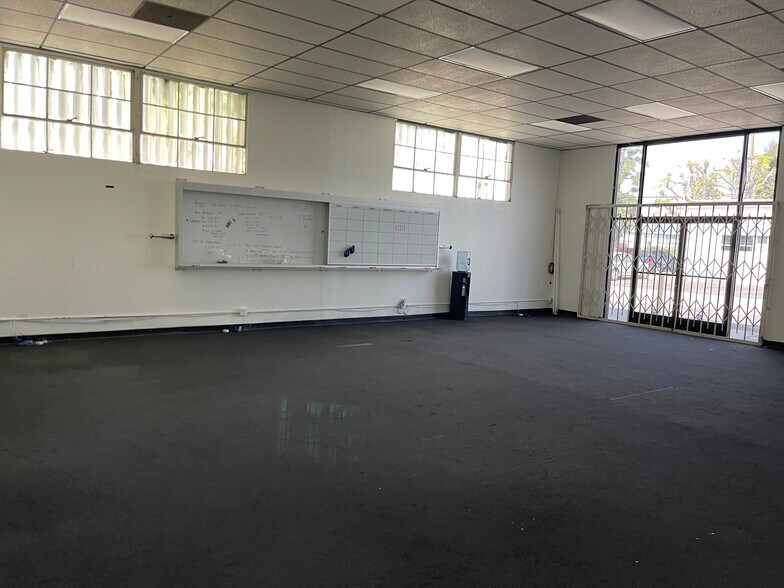 More Photos Of 3015 Kilson Dr, Santa Ana Warehouse For Lease