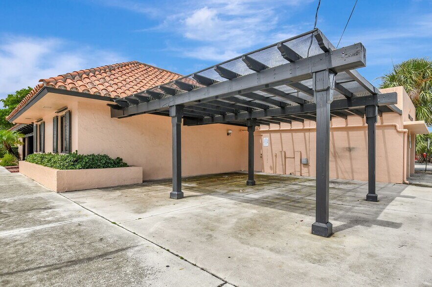 More Photos Of 101 N J St, Lake Worth Office For Lease