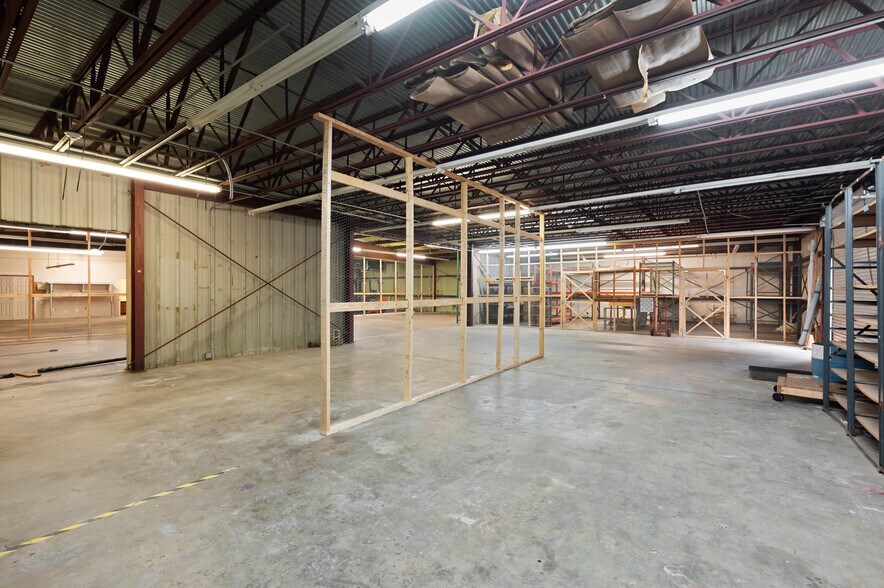 More Photos Of 616 Bay St, Brunswick Warehouse For Lease