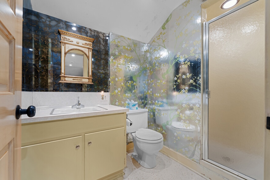 More Photos Of 550 Warner rd, Vienna Specialty For Sale