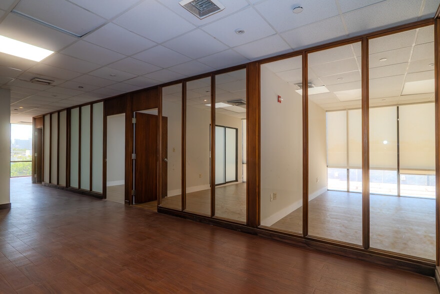 More Photos Of 930 Washington Ave, Miami Beach Office For Lease